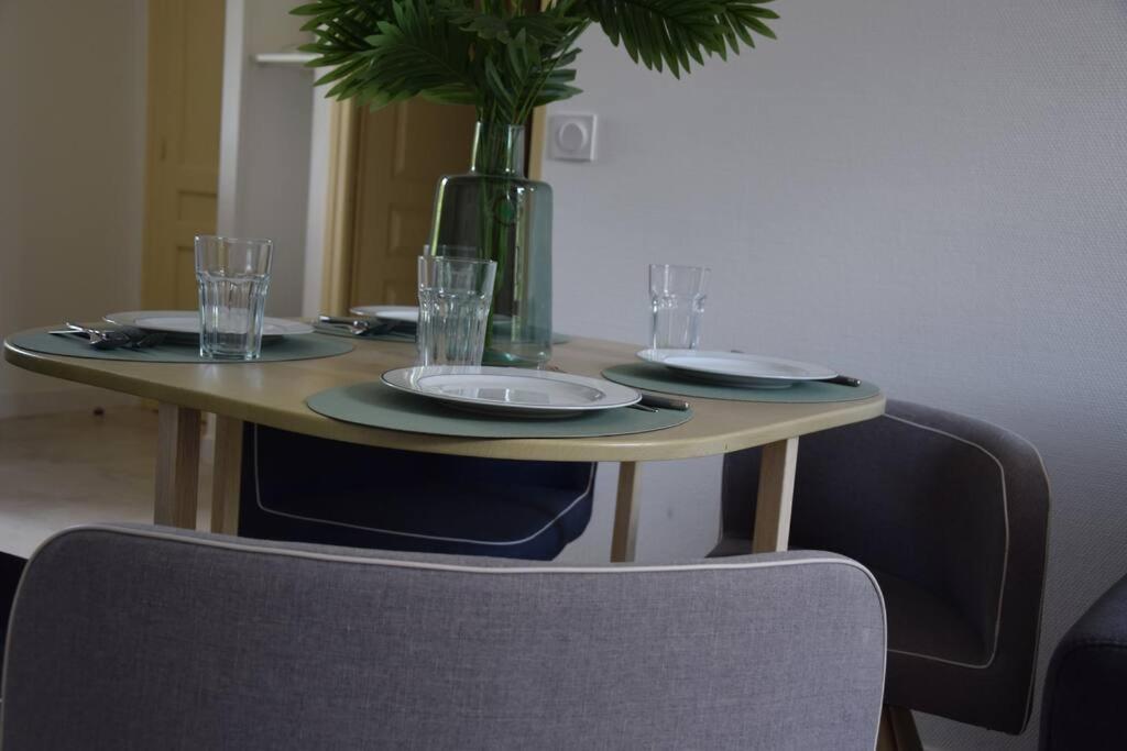 Elegant T2 A Bron, Tramway A 2Min, Box Parking, 4Personnes Apartment Luaran gambar
