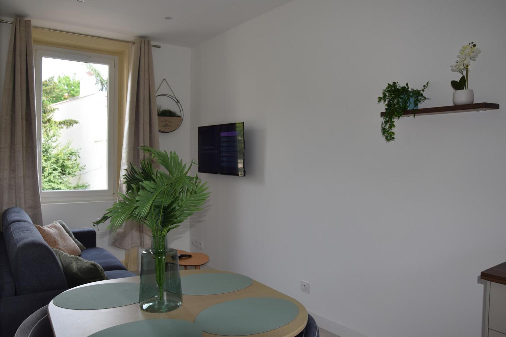 Elegant T2 A Bron, Tramway A 2Min, Box Parking, 4Personnes Apartment Luaran gambar