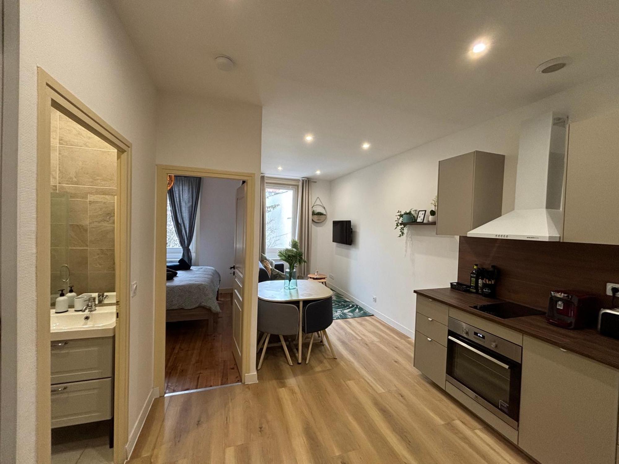 Elegant T2 A Bron, Tramway A 2Min, Box Parking, 4Personnes Apartment Luaran gambar