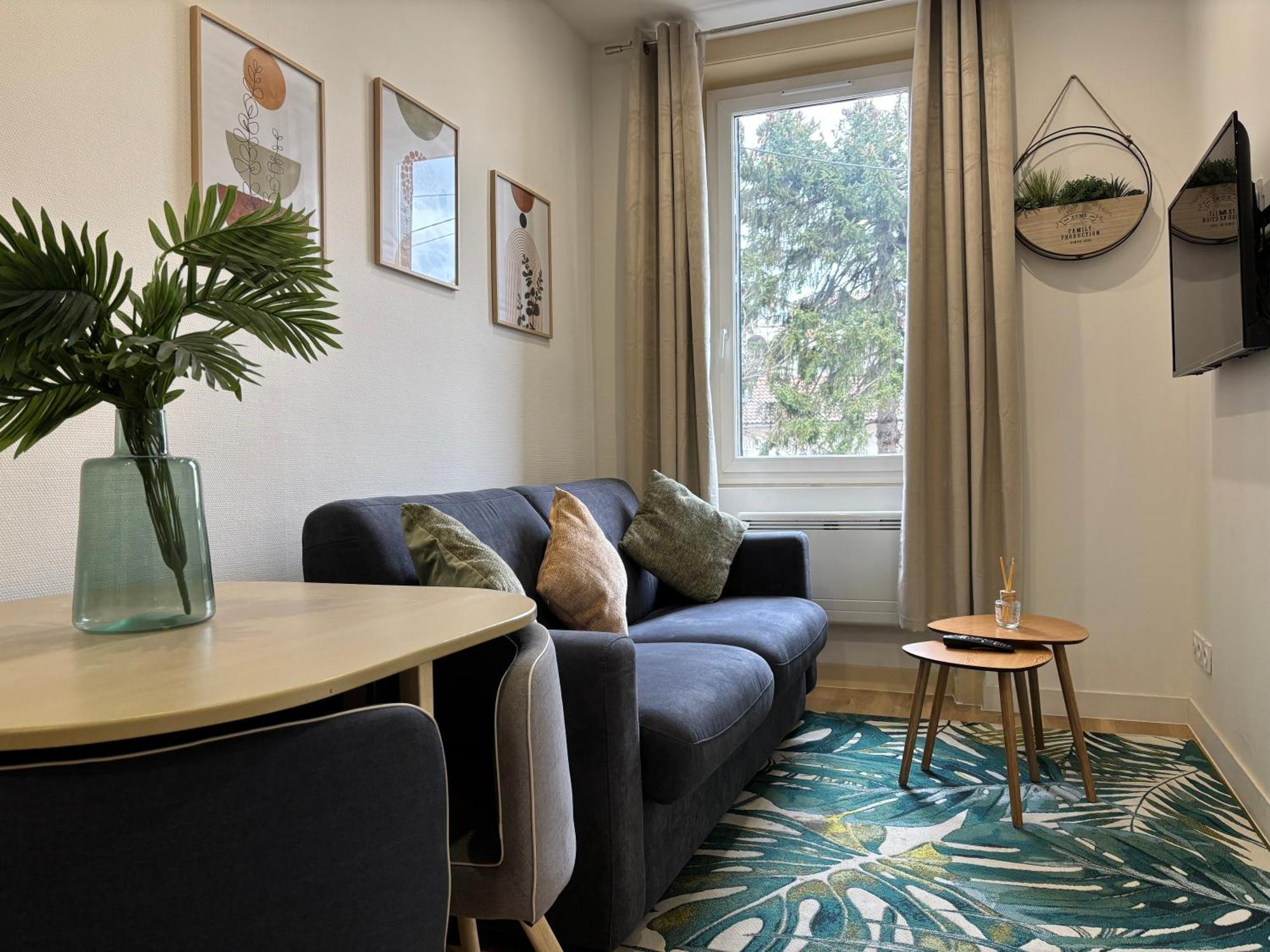 Elegant T2 A Bron, Tramway A 2Min, Box Parking, 4Personnes Apartment Luaran gambar